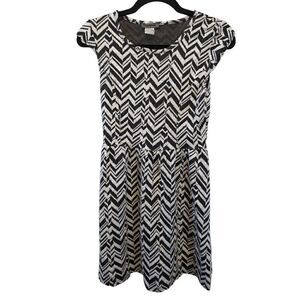Trendyland Black and White Chevron Dress Short Sleeve Round Neck Women's Size Me